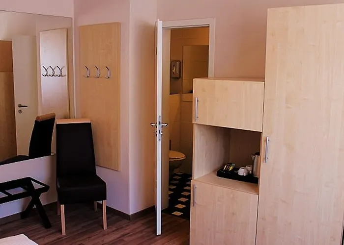 Baum's Rheinhotel מלון 3*